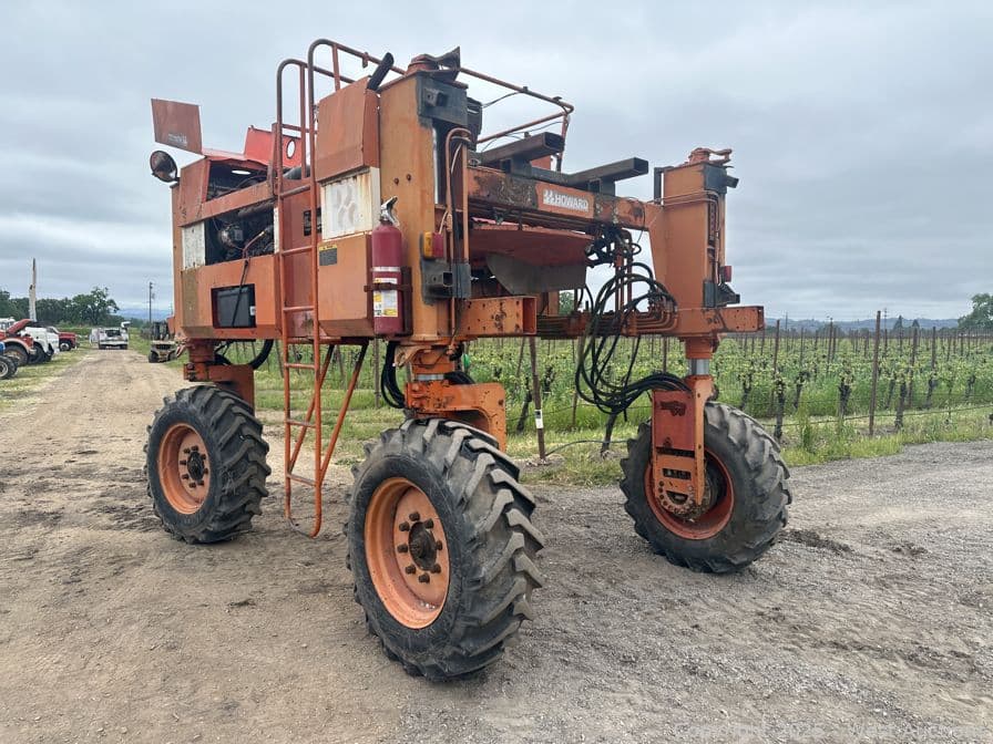 howard-grape-harvester-with-ford-6-2l-engine-and-attachments-589566