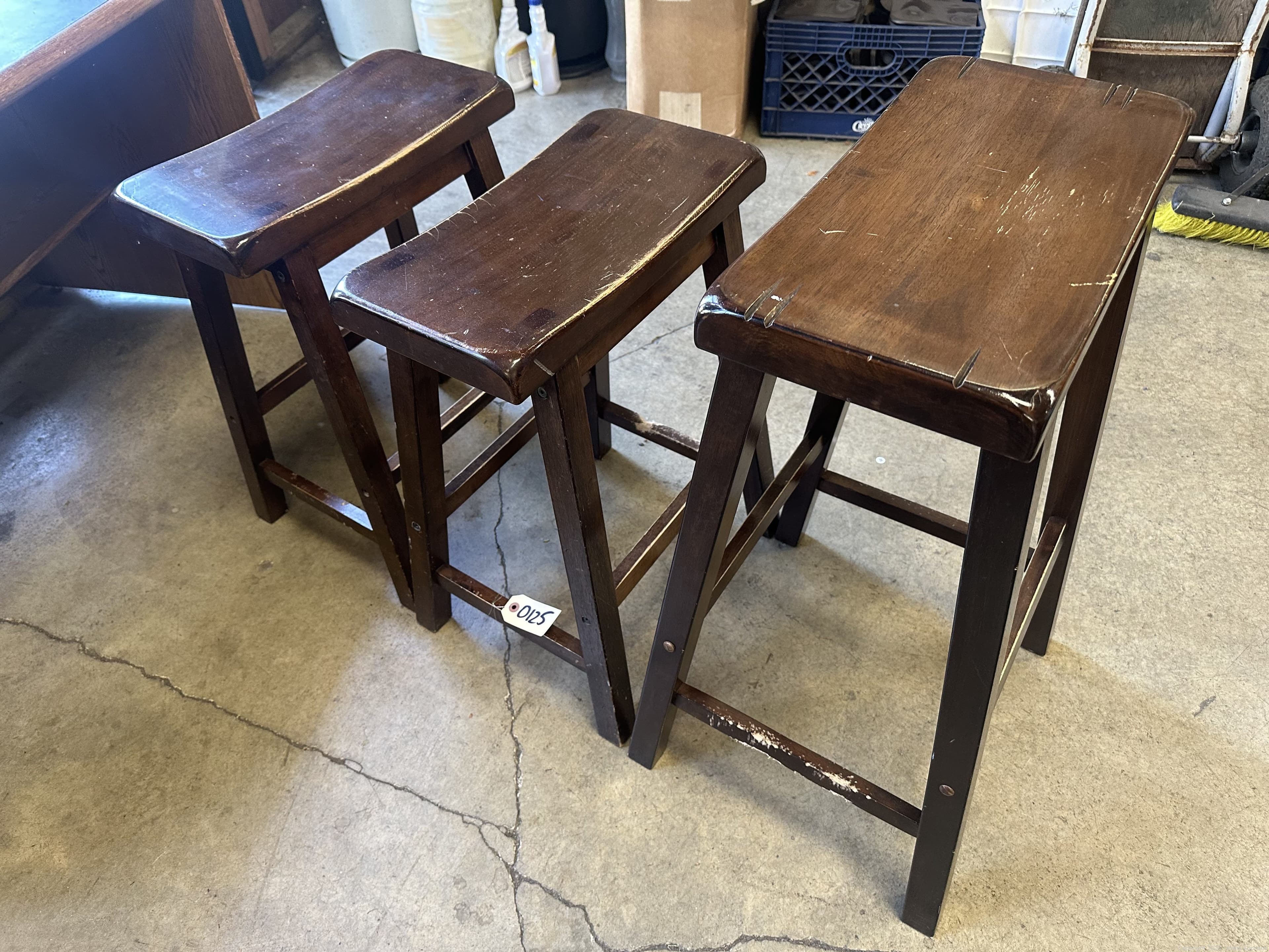 3-wooden-bar-stools-613250