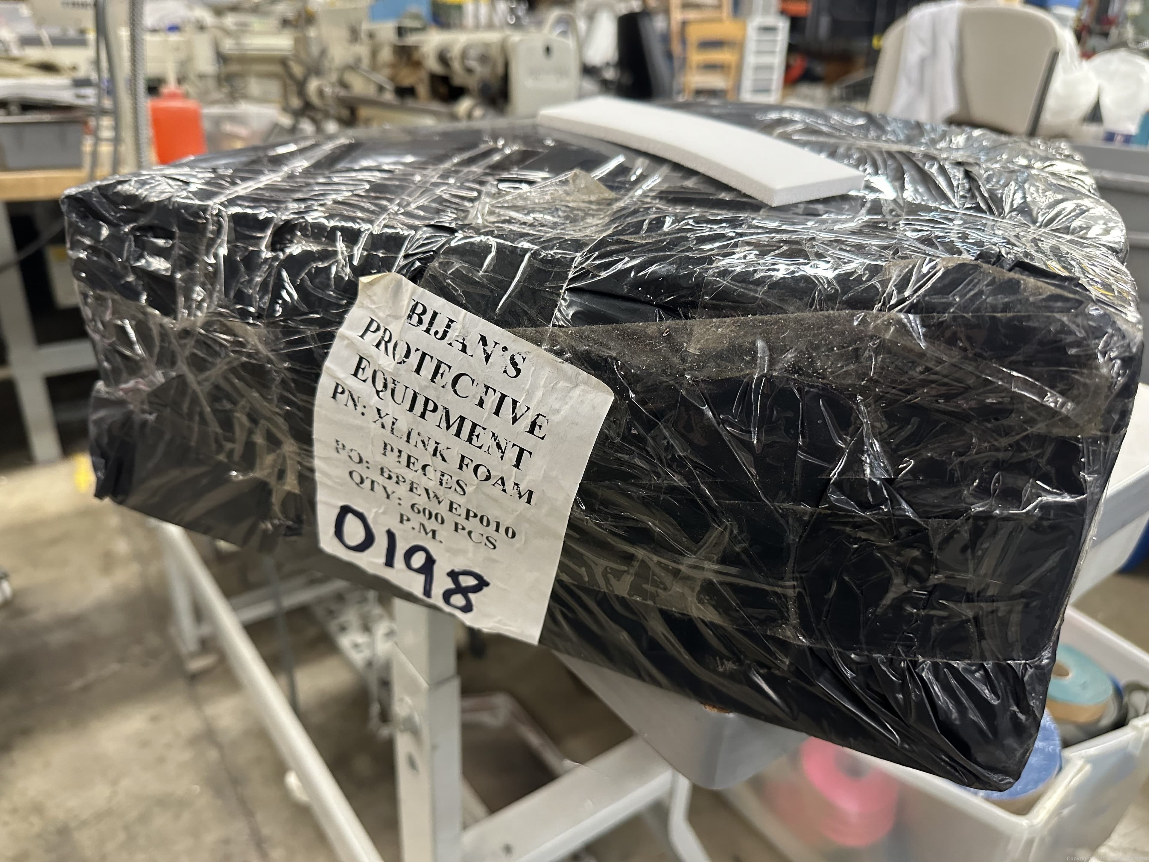 600-pieces-of-cut-white-x-link-foam-613293