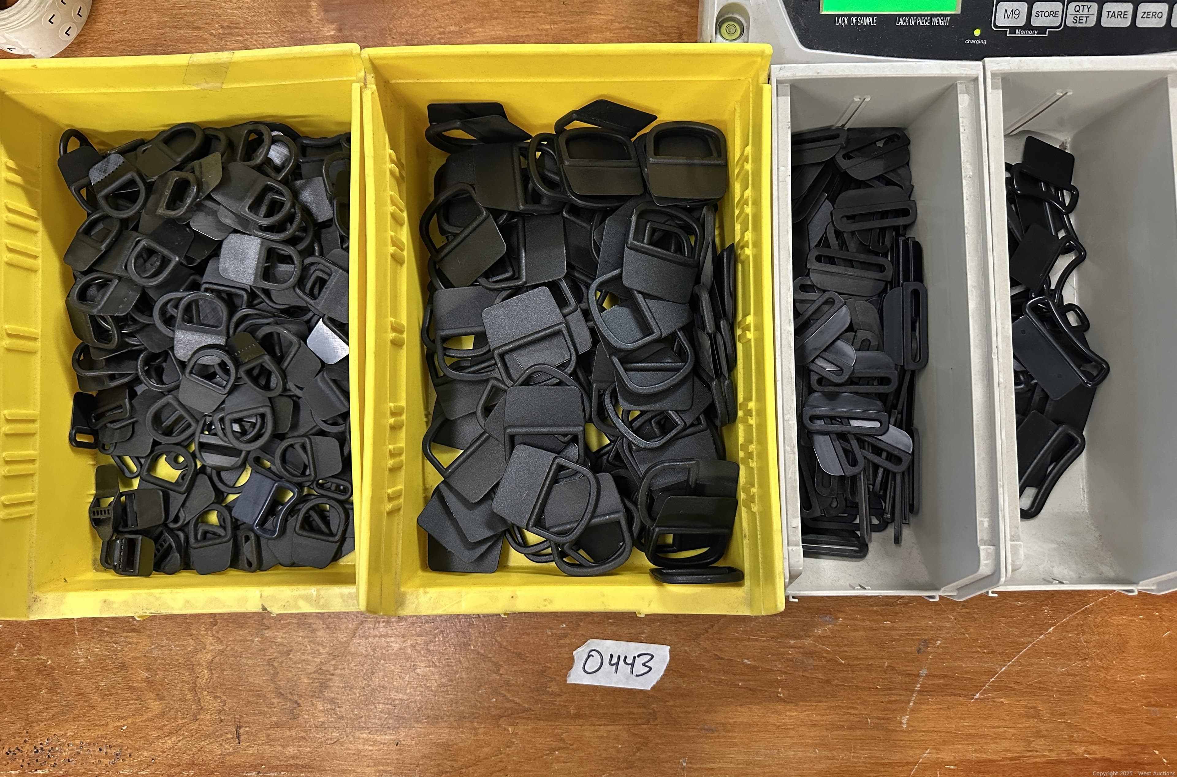 450-sewable-plastic-loops-and-d-rings-assorted-sizes-618547