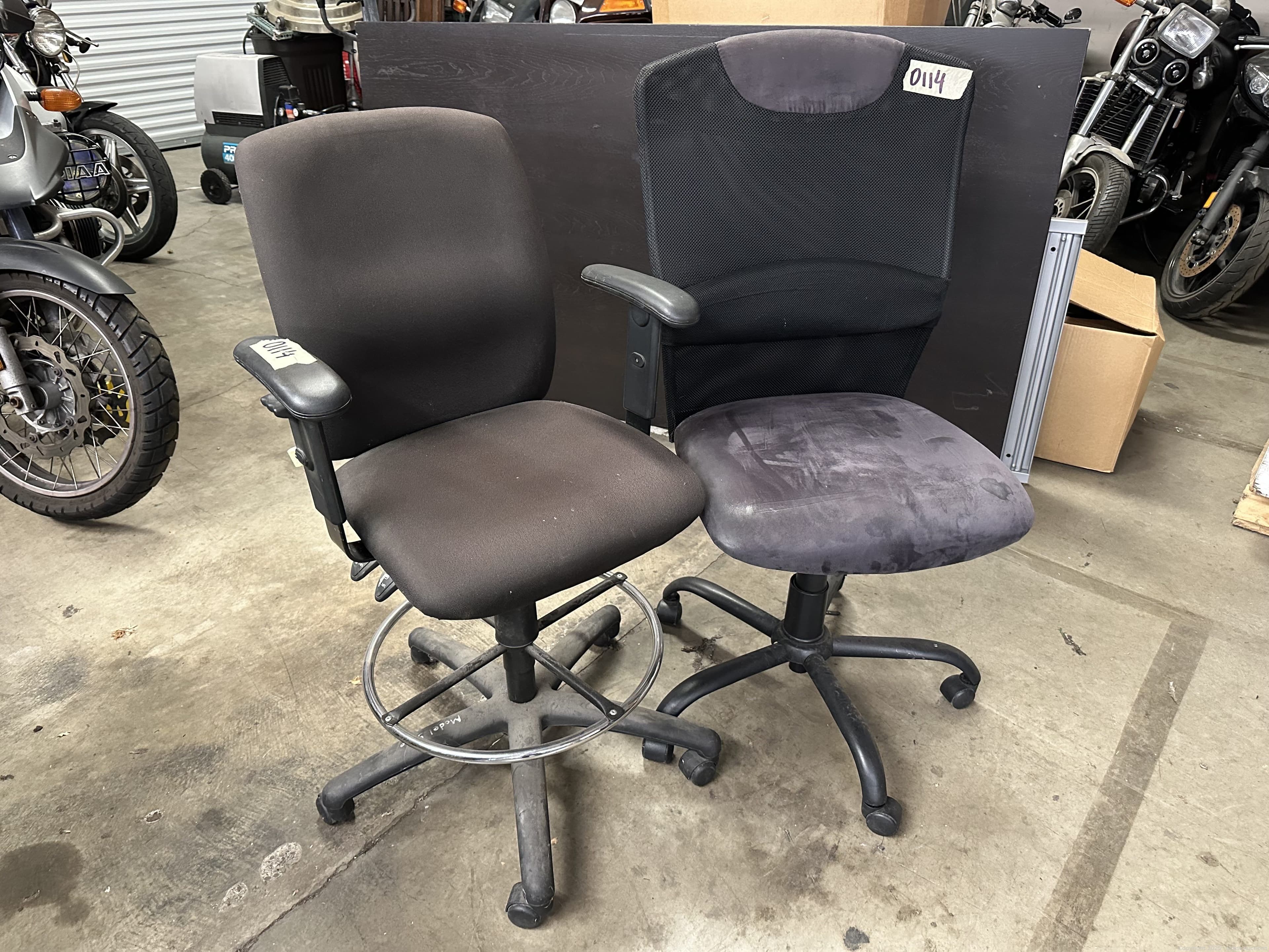 2-height-adjustable-office-chairs-613230