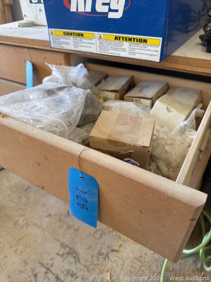 contents-of-drawer-assorted-cabinet-hardware-590440