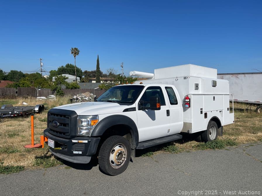 2014-ford-f-550-utility-truck-natural-gas-590641