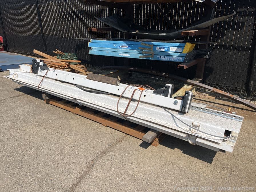 trailer-stacker-lift-607258