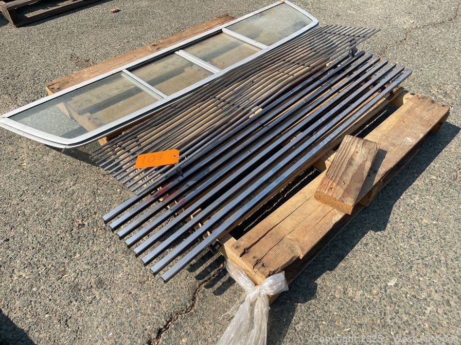 contents-of-pallet-assorted-square-body-chevy-truck-parts-607273