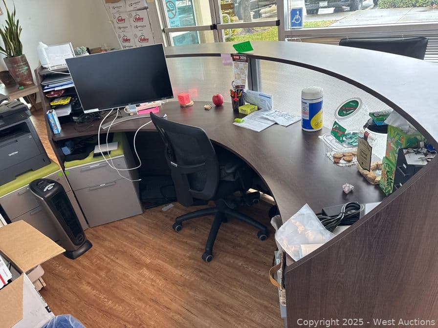 desk-with-3-filing-cabinets-contents-not-included-596338