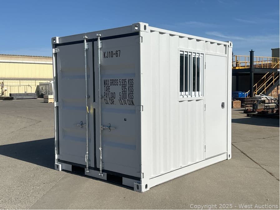 2025-10-39-container-with-door-and-window-591781