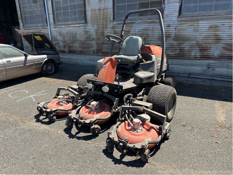 2006-jacobsen-articulated-contour-rotary-mower-600237