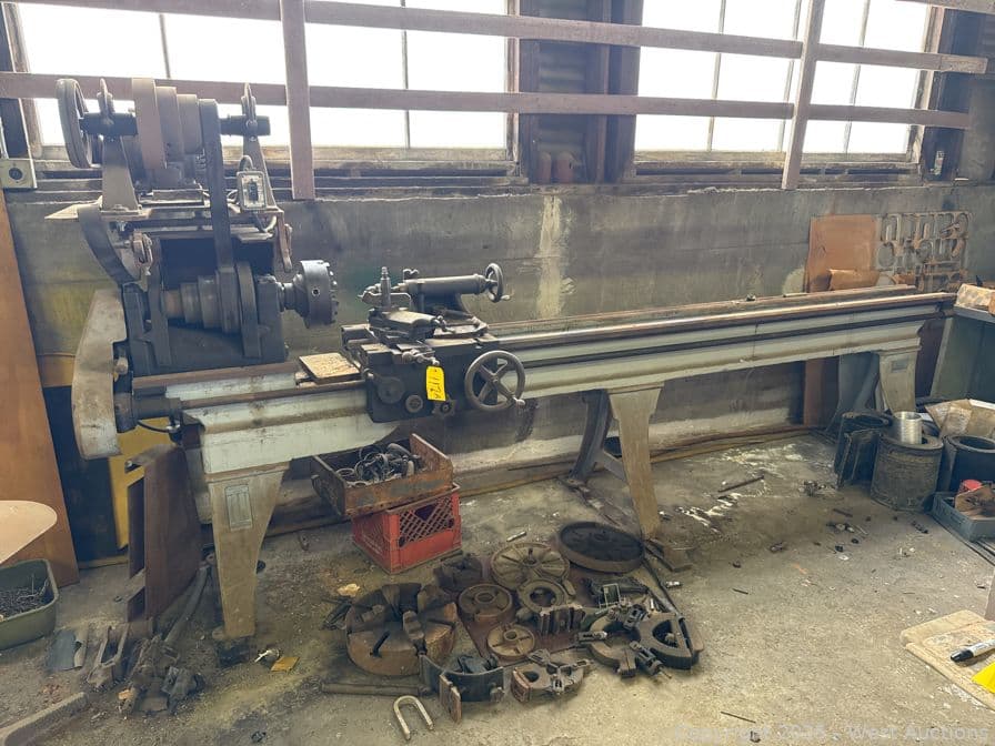 vintage-10-south-bend-single-phase-1-5hp-belt-driven-lathe-with-accessories-600487