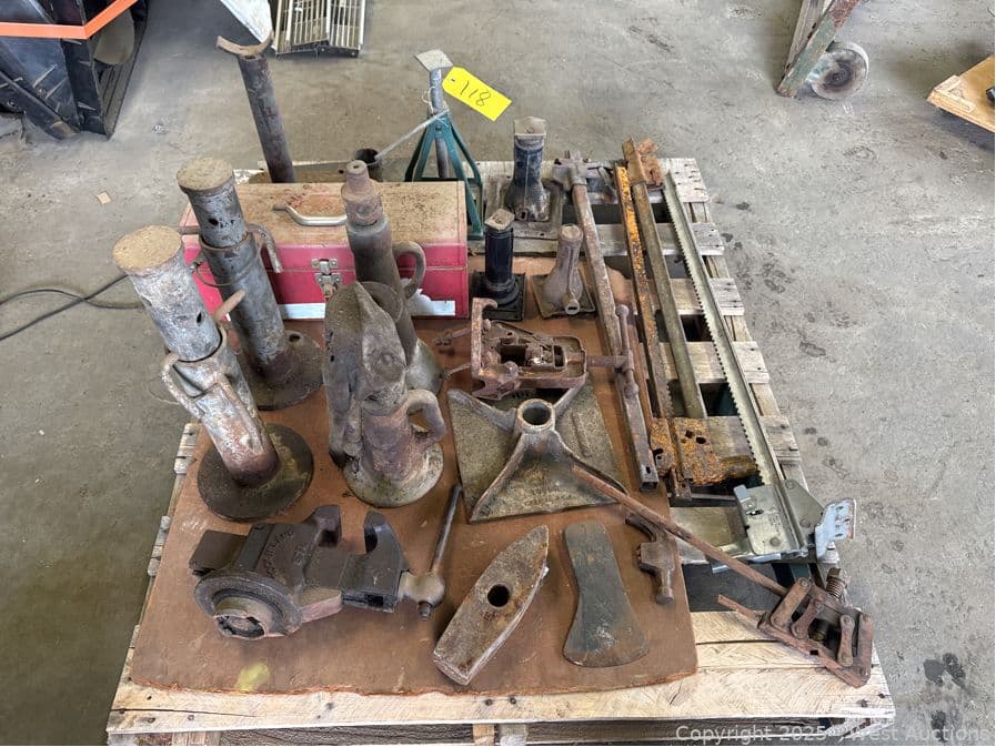 contents-of-pallet-vintage-jacks-vise-ax-head-and-more-600490