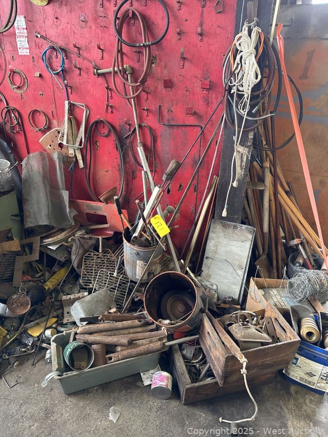 contents-of-corner-assorted-scrap-steel-and-more-600486