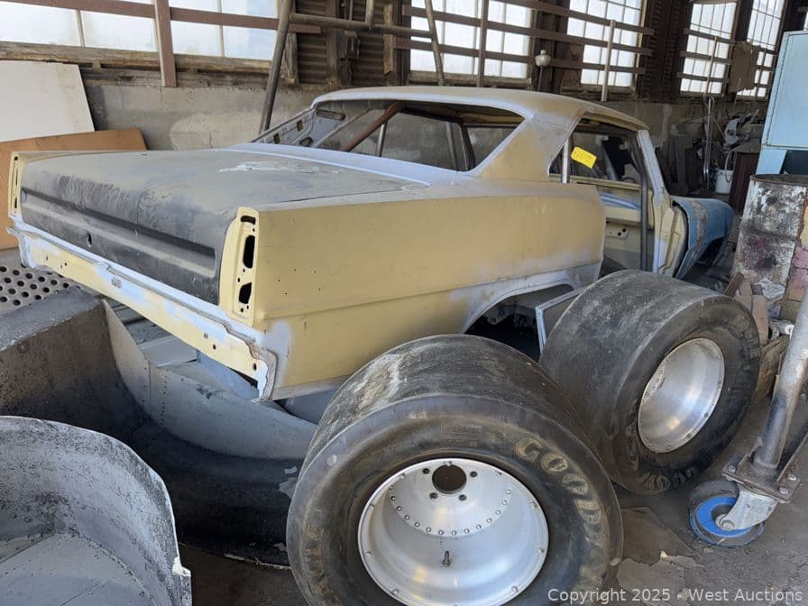 chevrolet-nova-race-car-chassis-with-fiberglass-plexiglass-and-aluminum-accessories-600212