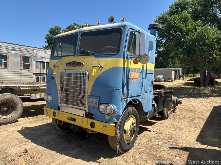 1969-white-freightliner-coe-2564-t-semi-truck-590960