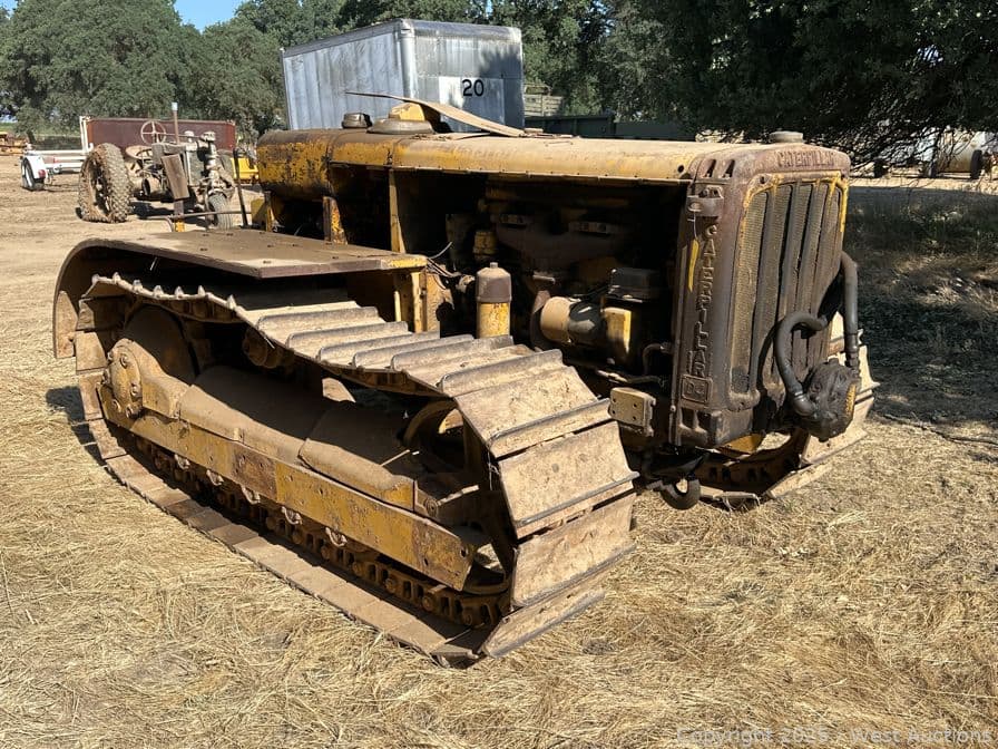 caterpillar-d4-tractor-590992