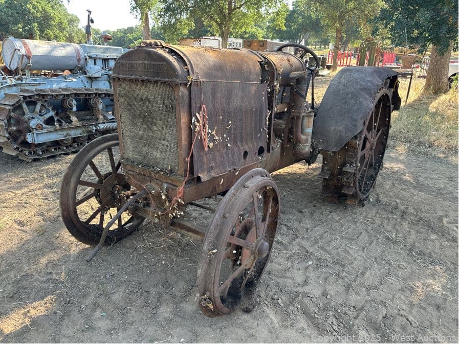 mccormick-deering-vintage-tractor-591051