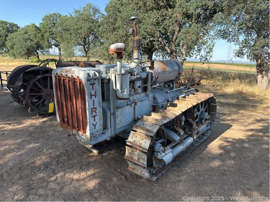 caterpillar-thirty-vintage-tractor-591050