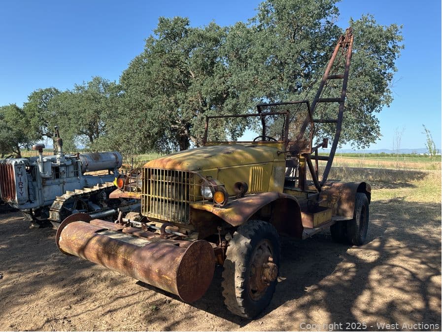 chevrolet-vintage-crane-truck-built-circa-1940-s-591049