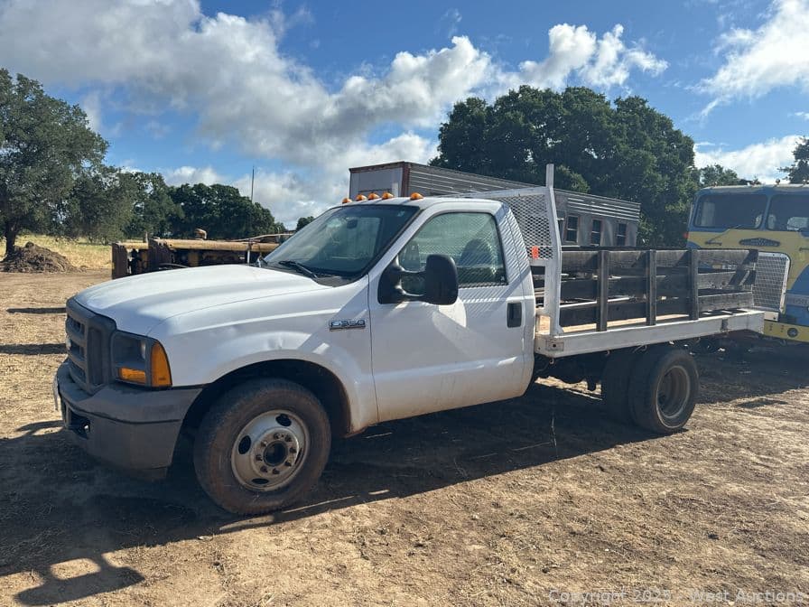 2005-ford-f-350-stake-side-truck-not-running-591270