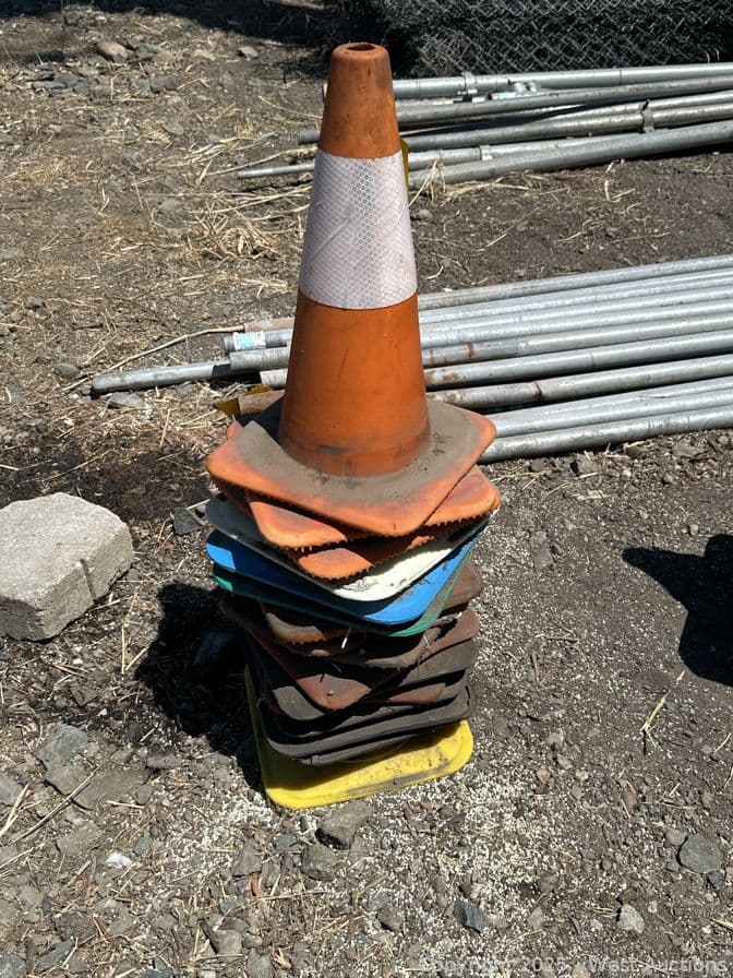 16-traffic-cones-593471
