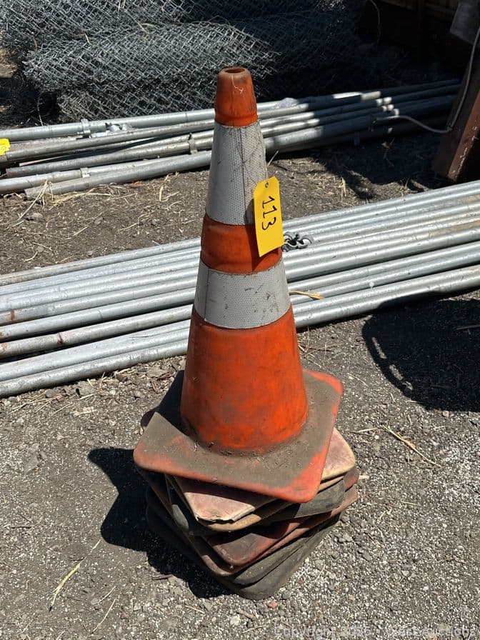 8-traffic-cones-593470