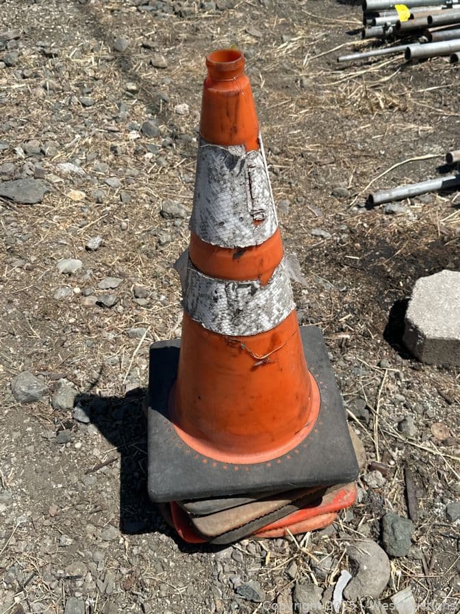 6-traffic-cones-593472