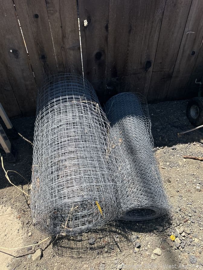 2-rolls-of-chicken-wire-593461