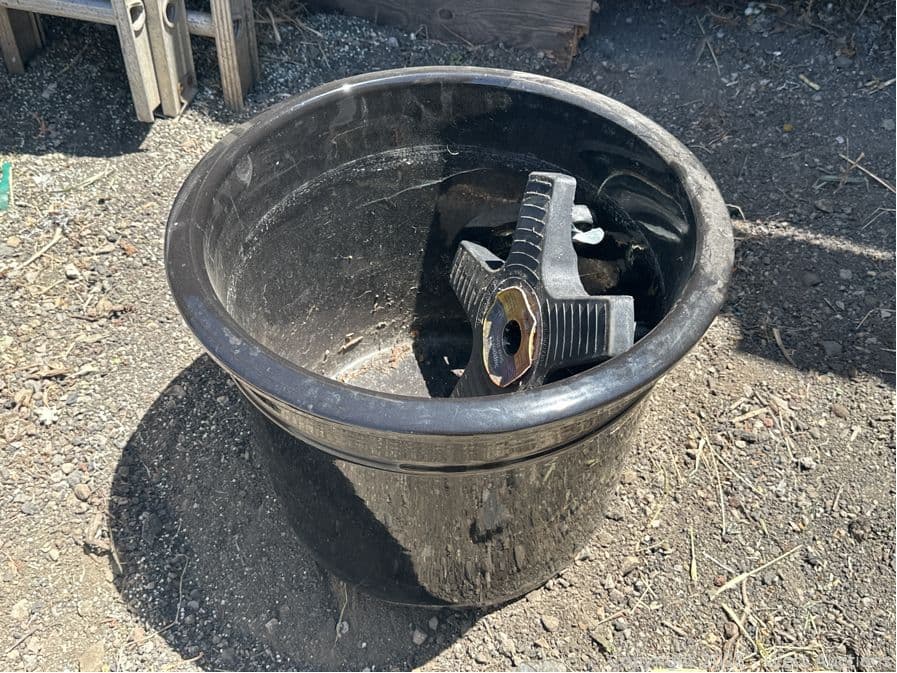 heavy-planter-pot-with-dolly-593460