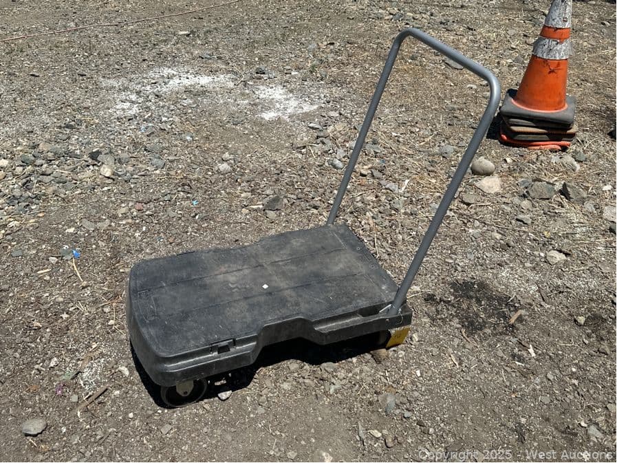 rubbermaid-500lb-plastic-cart-593454