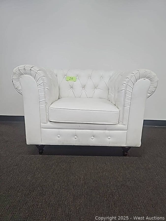 tufted-arm-chair-619860