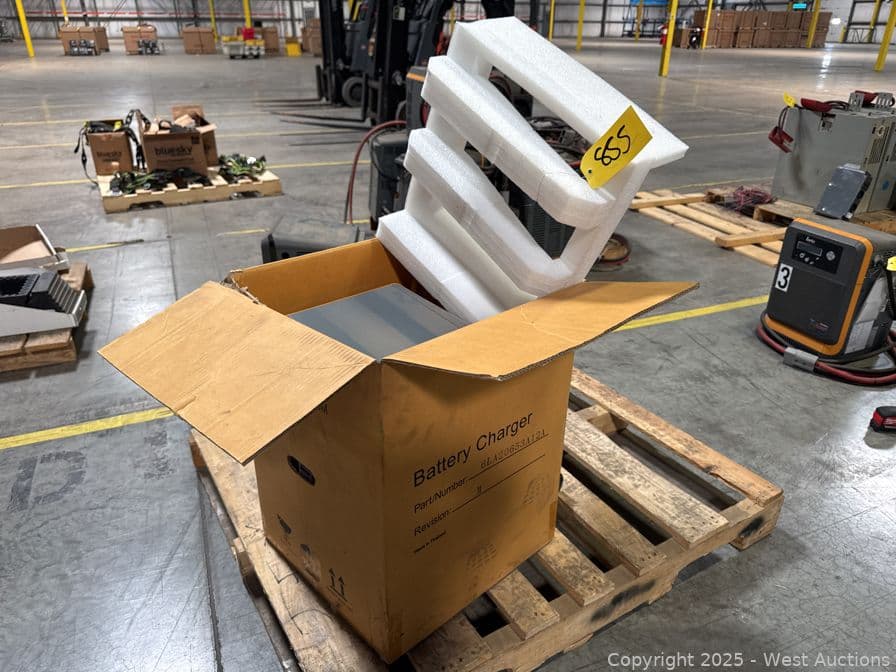 enersys-impaq-forklift-battery-charger-595807