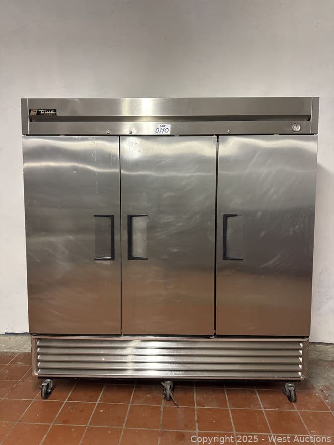 true-3-door-reach-in-freezer-598505