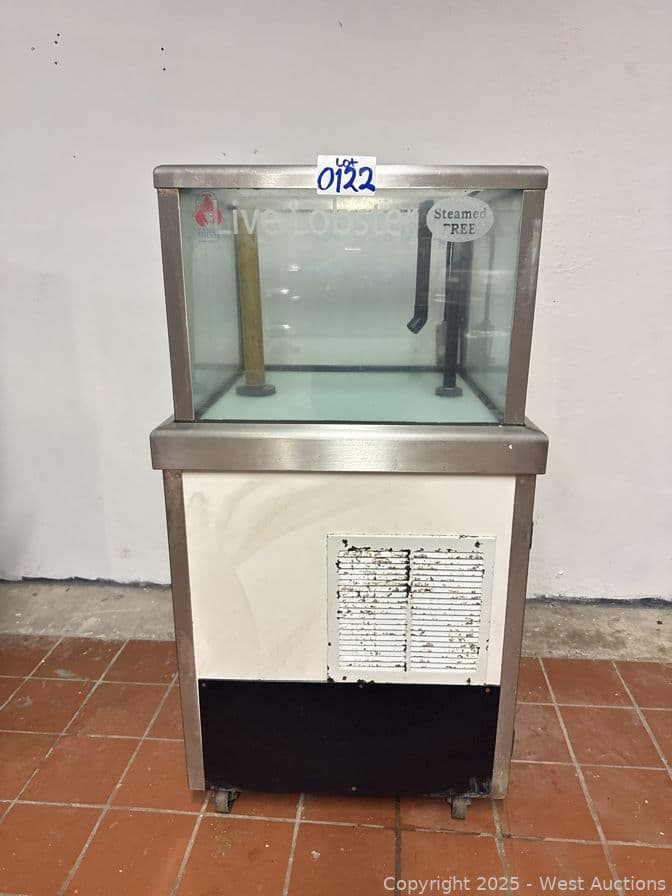live-lobster-tank-598516