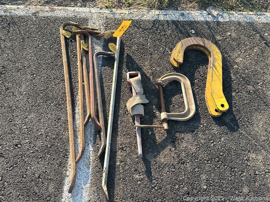 6-crowbars-c-clamp-and-2-rigging-hooks-597010