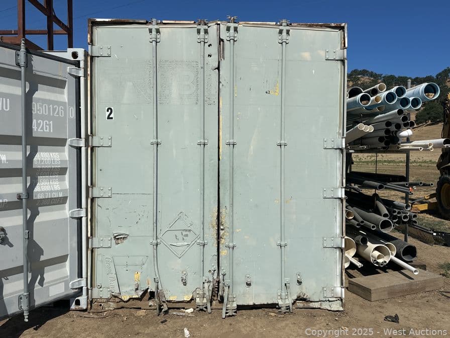 48-shipping-container-597091
