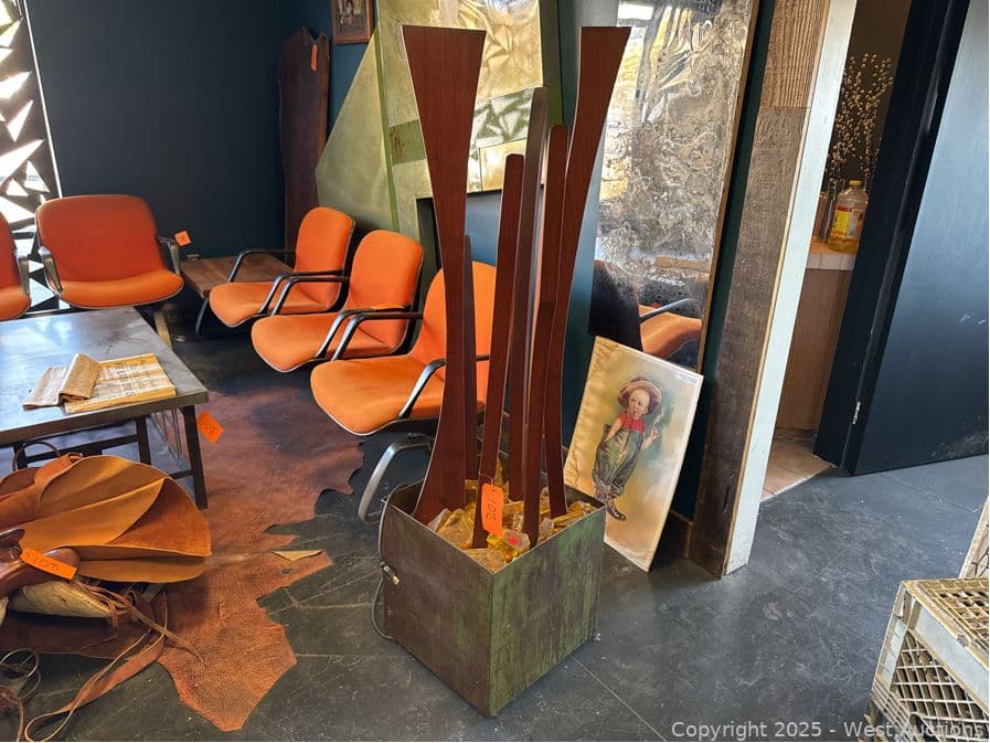 wood-steel-and-glass-illuminated-artwork-594096