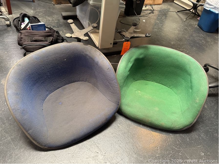 2-fiberglas-shell-chairs-594078