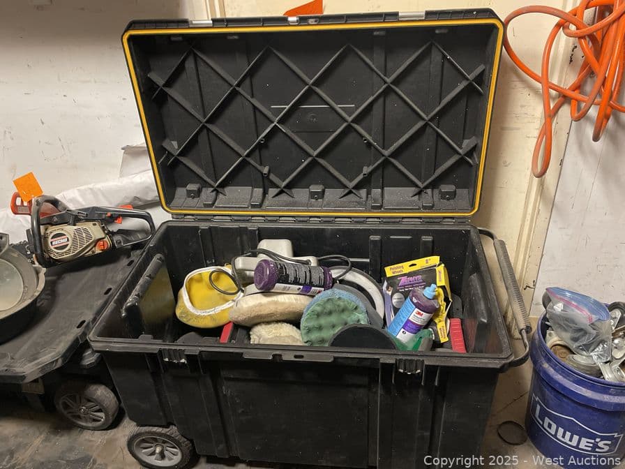 dewalt-tool-box-with-assorted-polishing-tools-and-buffing-pads-594381