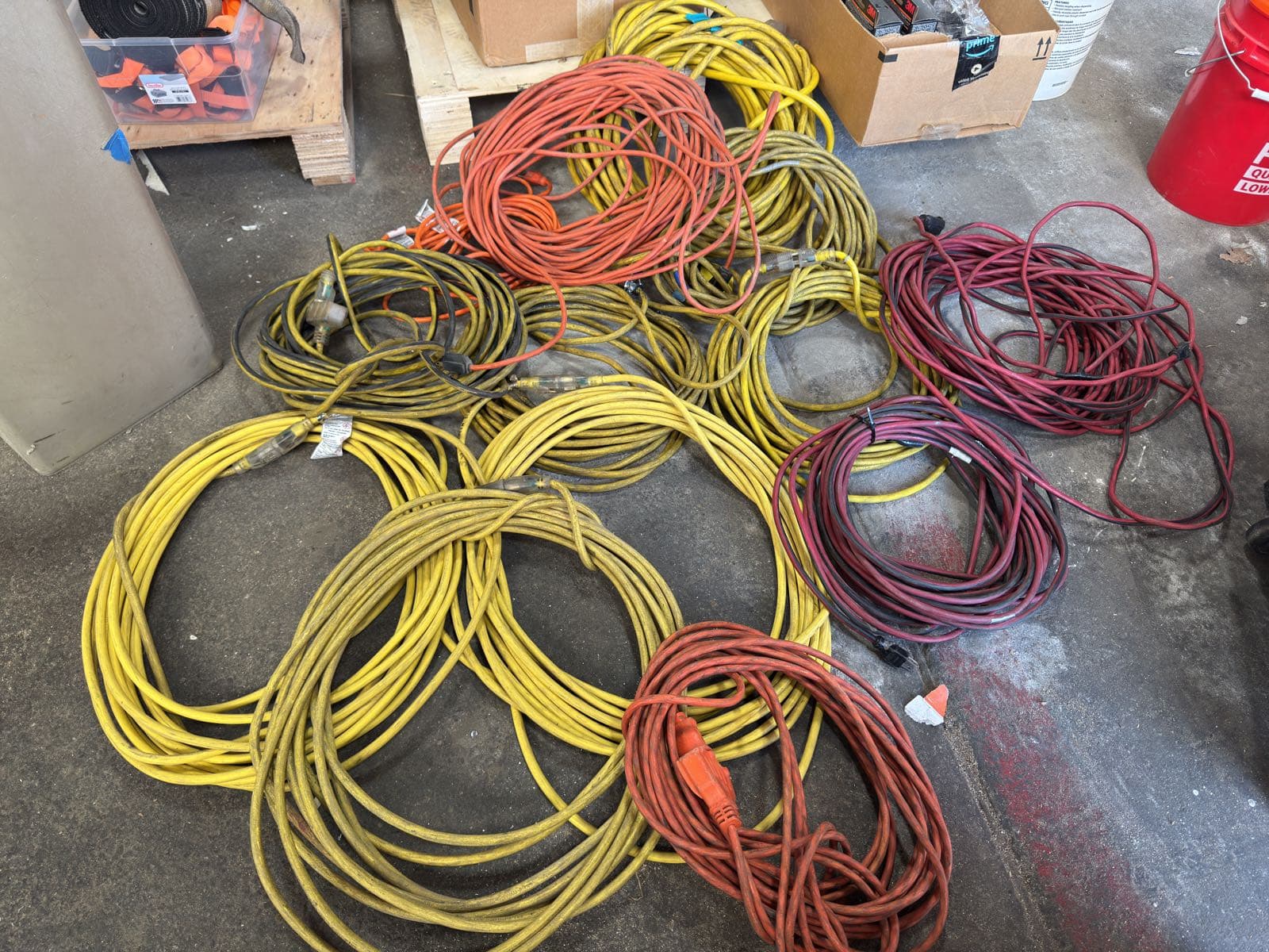 contents-of-box-approximately-17-assorted-extension-cables-29b3cd