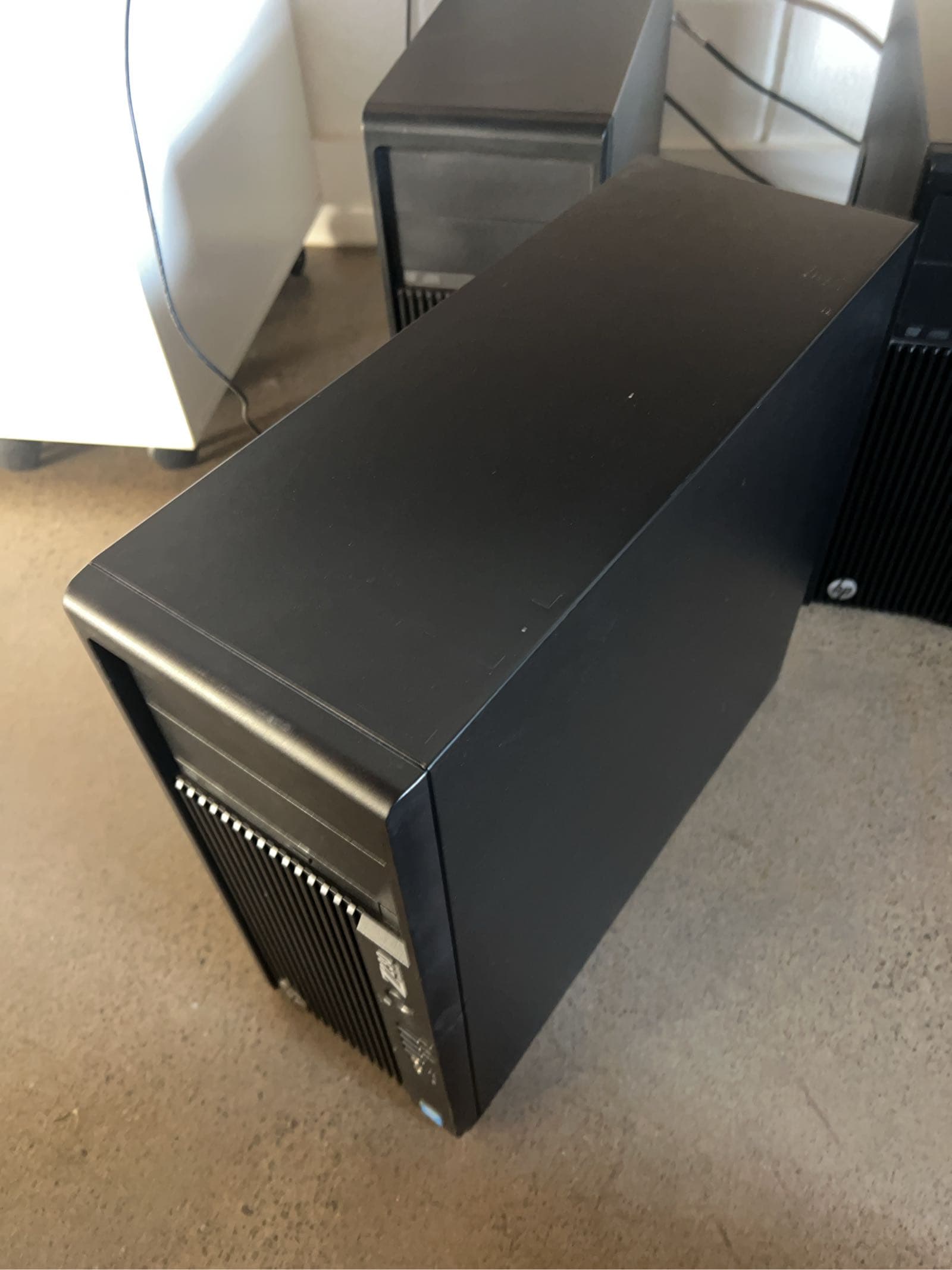 3-pc-workstations-b2f4c2