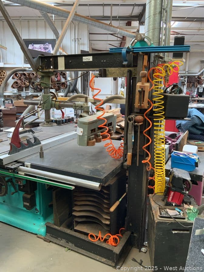 univer-904v-feeder-with-base-605184