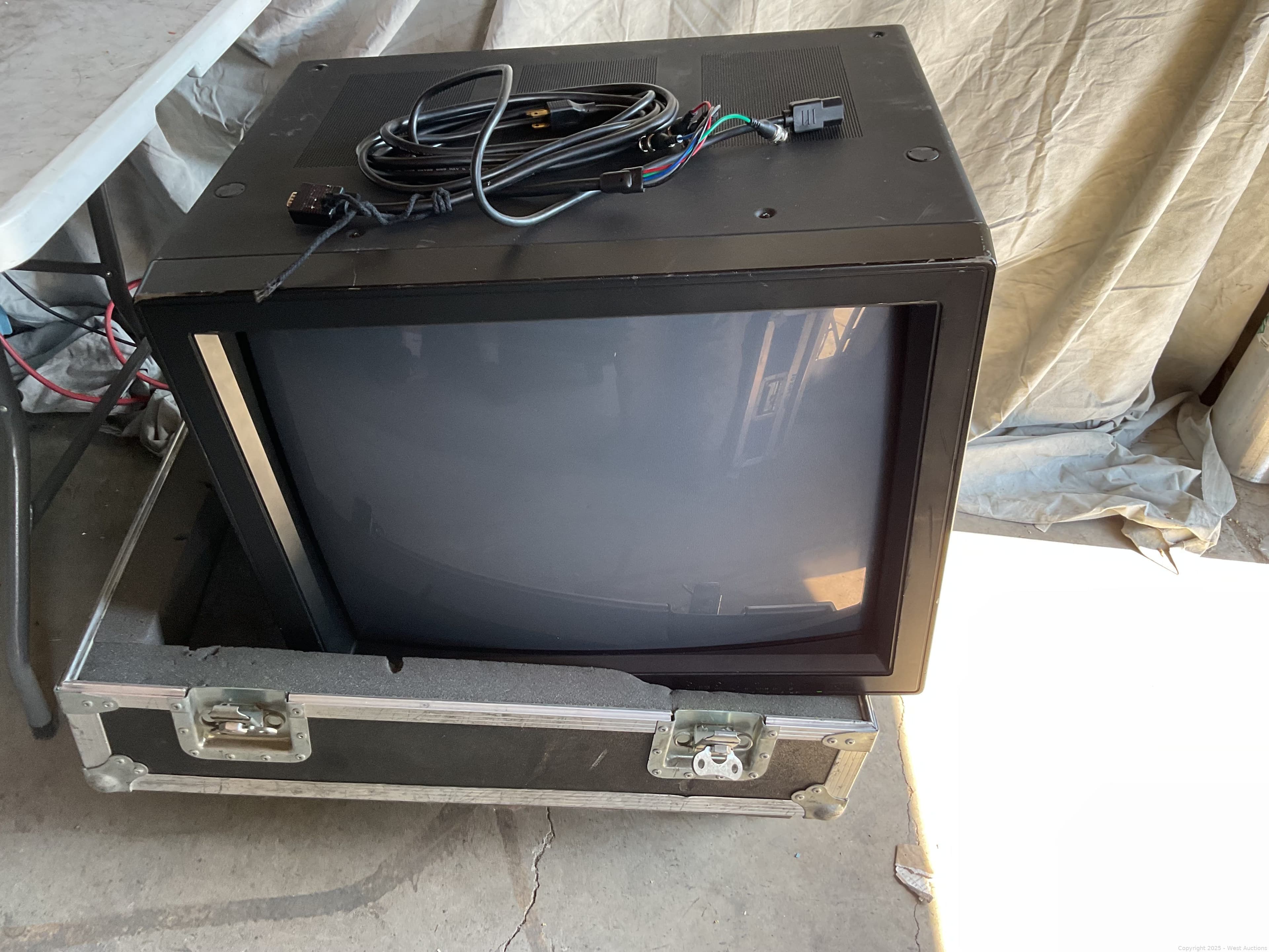 mitsubishi-xc-2930c-27-crt-monitor-in-roadcase-616627