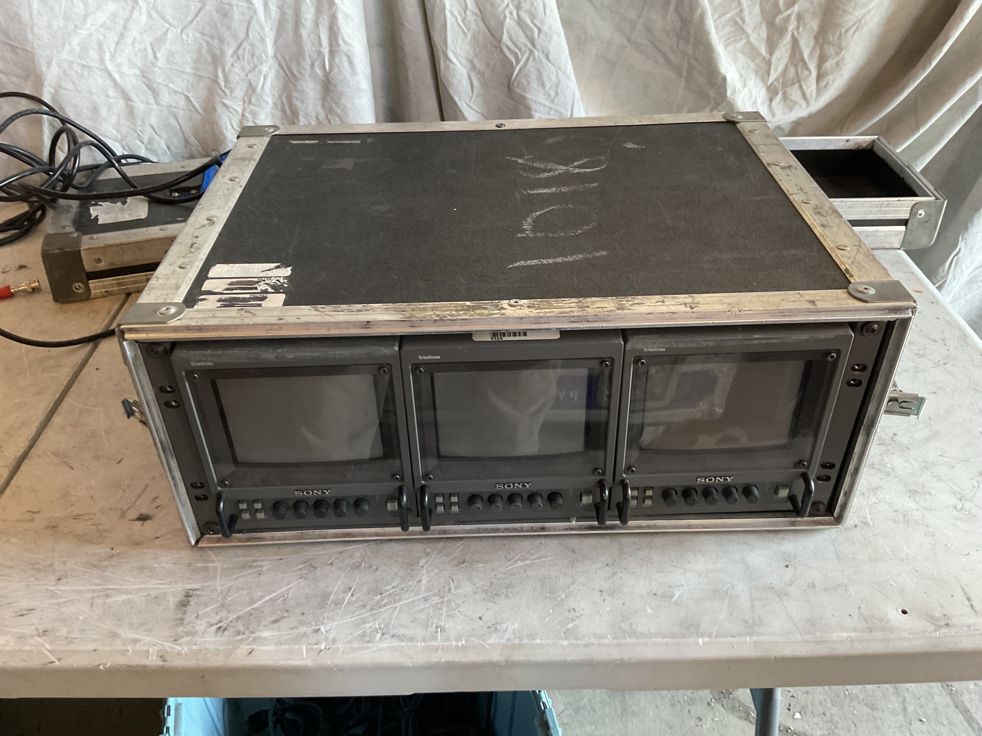 3-sony-pvm-5041q-5-crt-monitor-in-road-case-616636