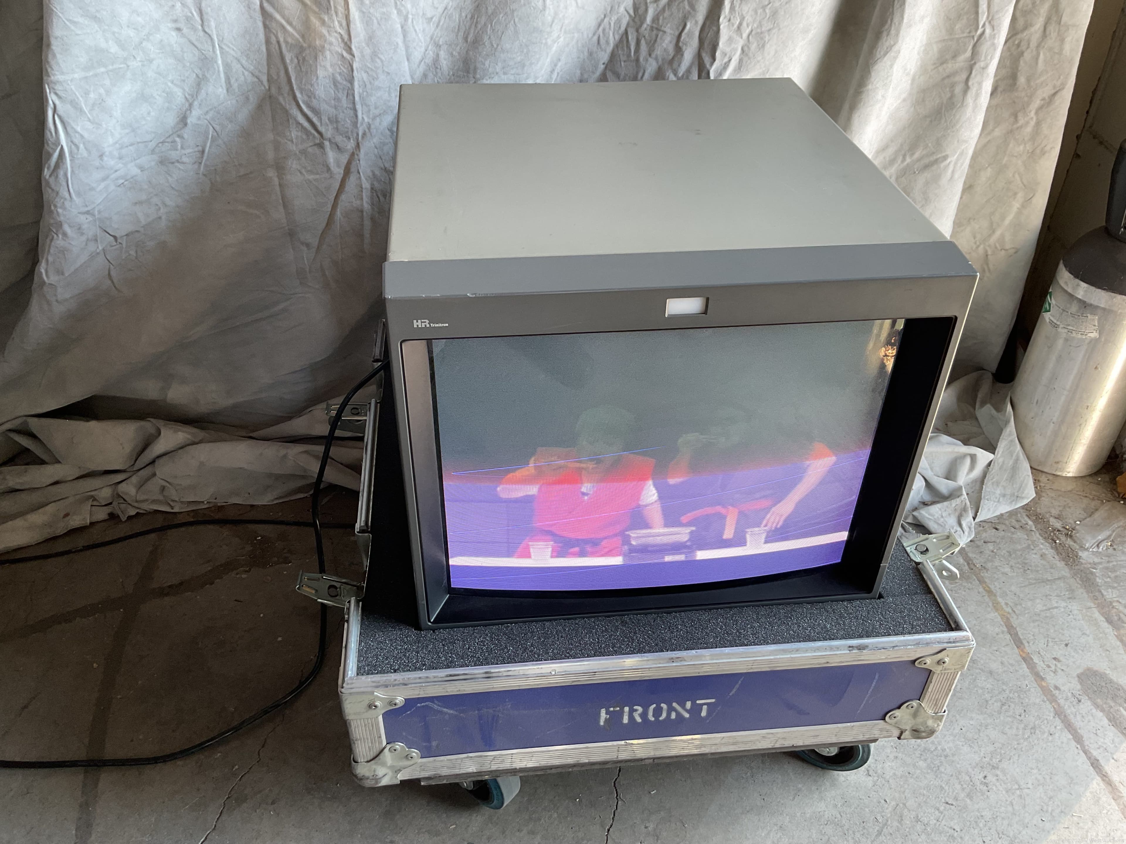 sony-pvm-1954q-19-crt-monitor-in-road-case-616638