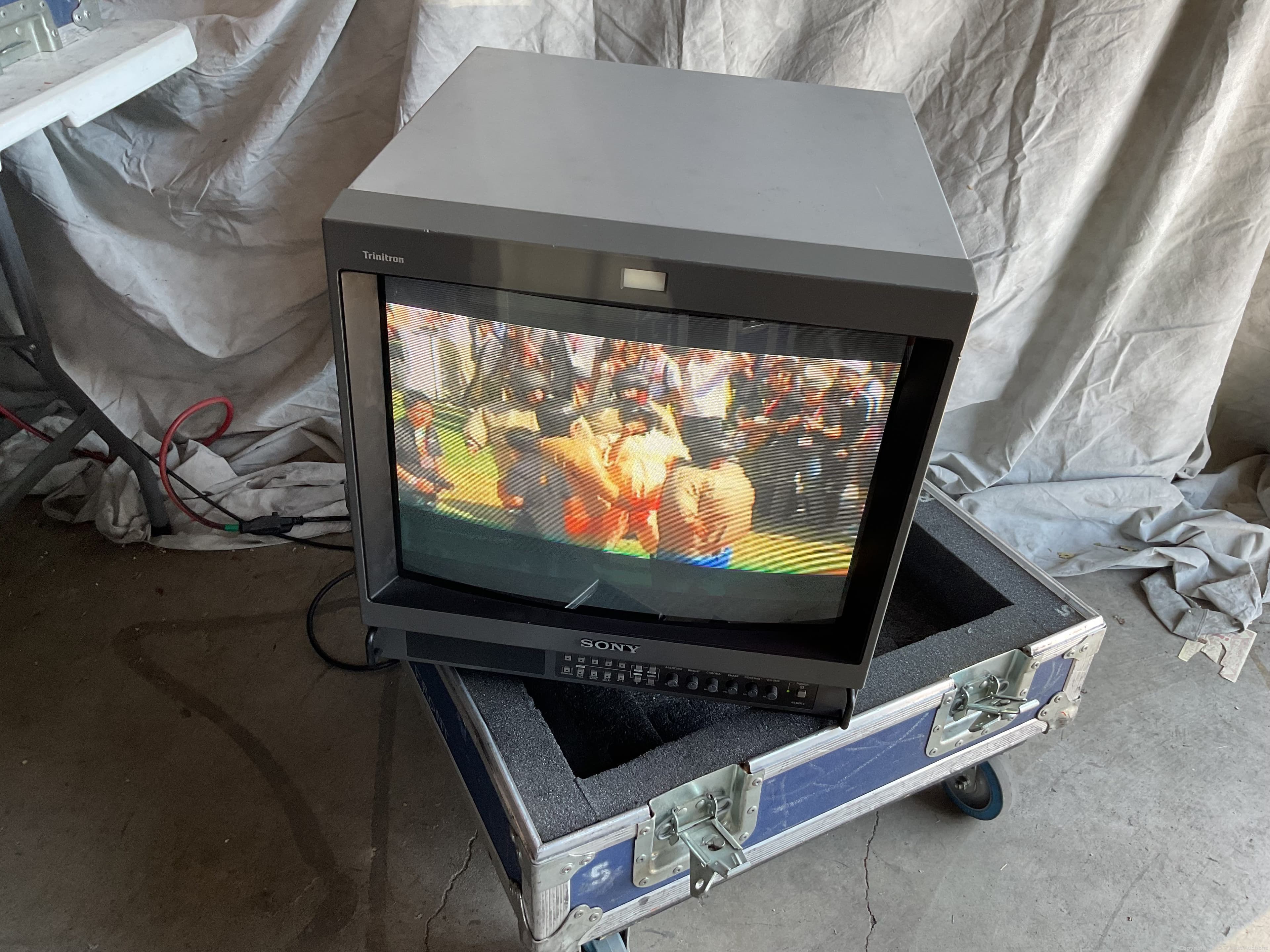 sony-pvm-20m2u-19-crt-monitor-in-road-case-616639