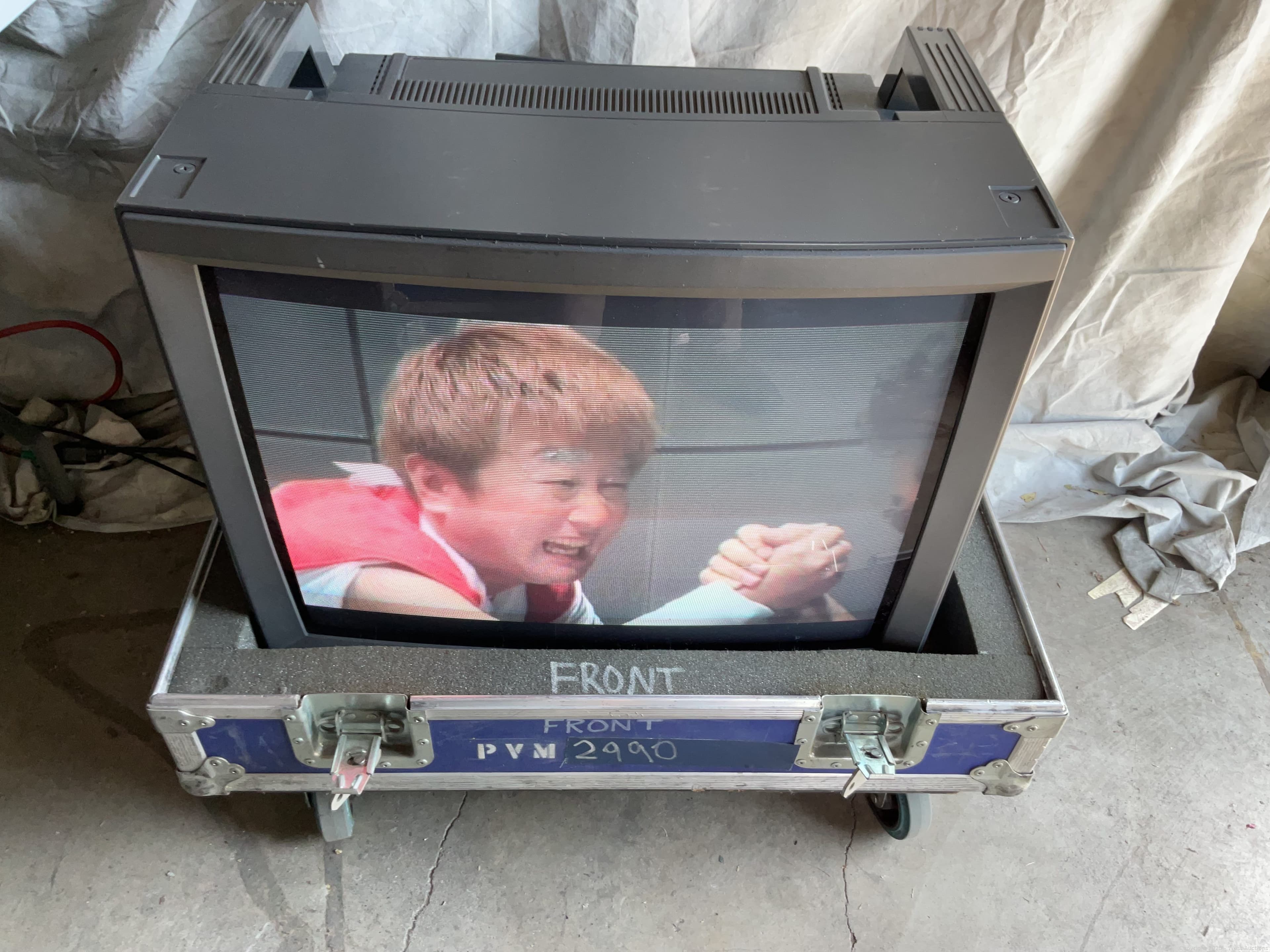 nec-xm-2950-29-crt-monitor-in-road-case-616641