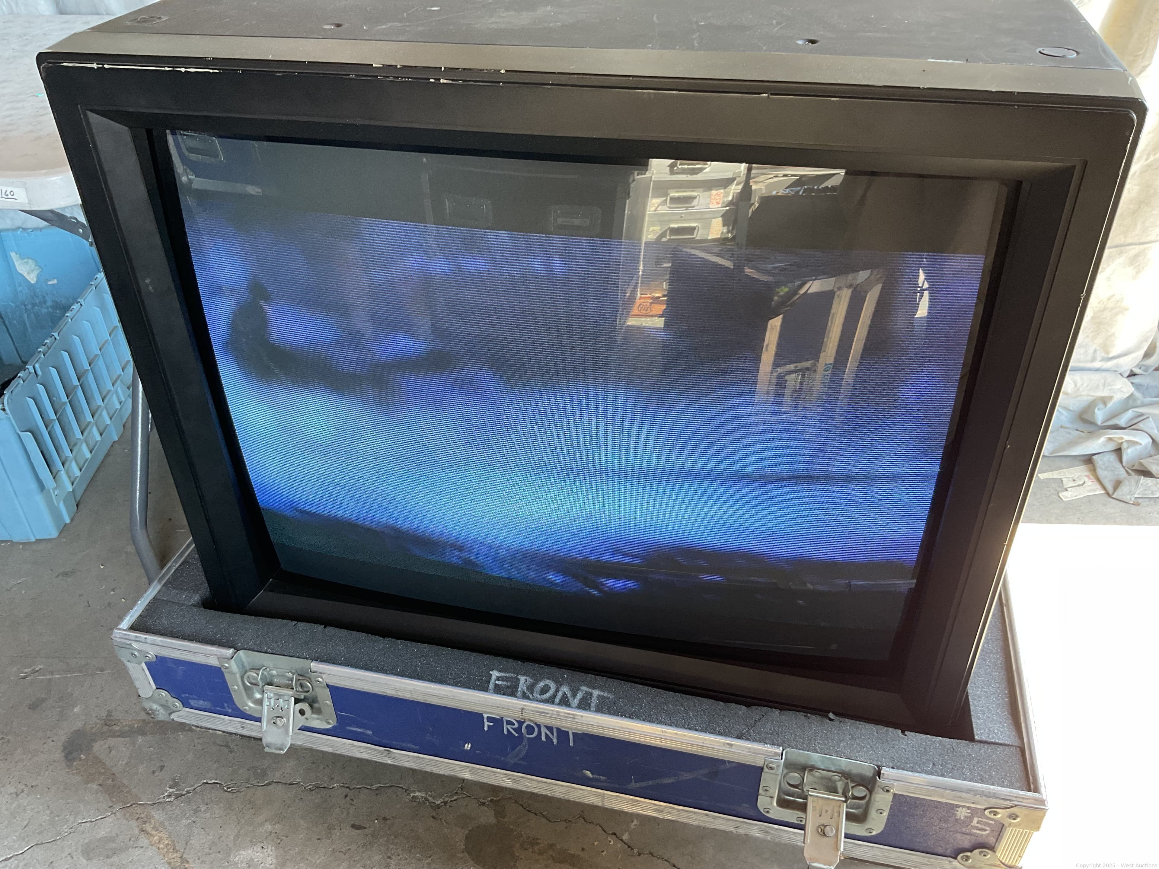 mitsubishi-xc-3730c-35-crt-monitor-in-road-case-616645