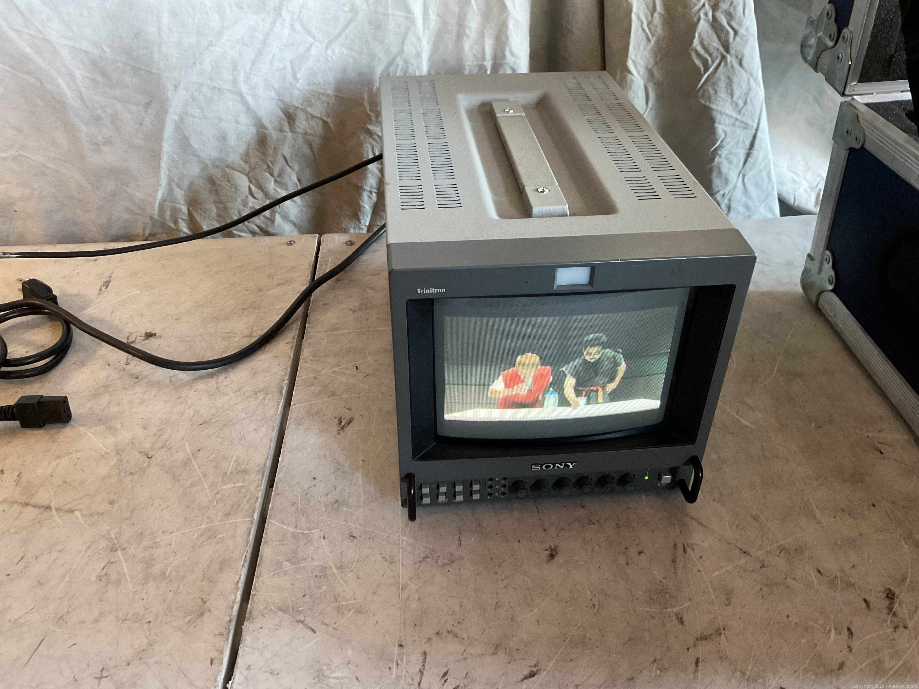 sony-pvm-8042q-8-crt-monitor-in-road-case-616649