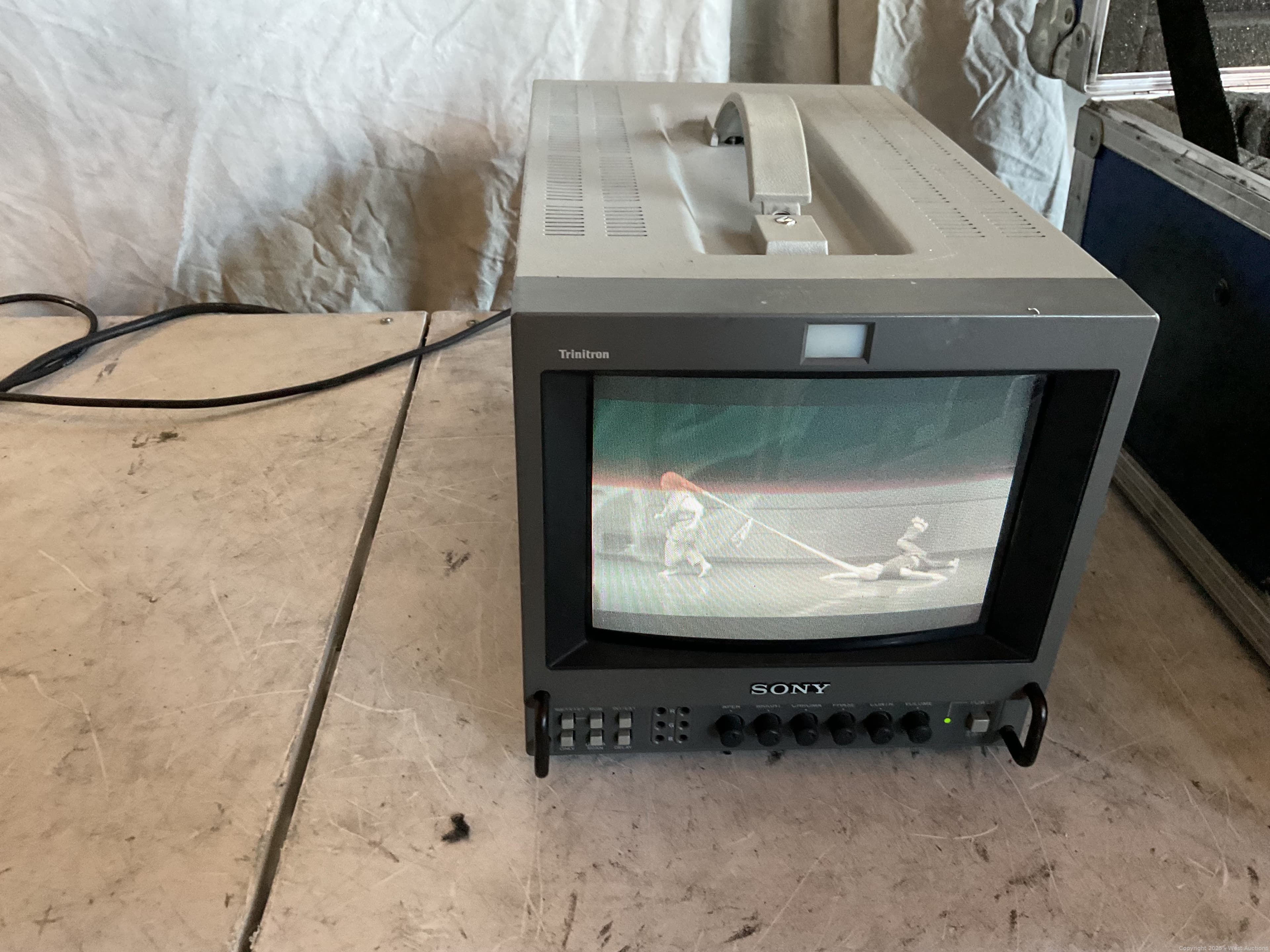 sony-pvm-8041q-8-crt-monitor-in-road-case-616655
