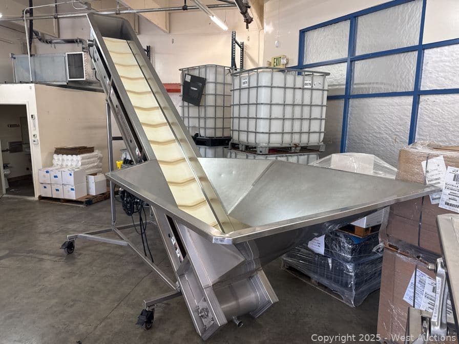 p-38-l-specialties-11-x15-incline-conveyor-hopper-600781