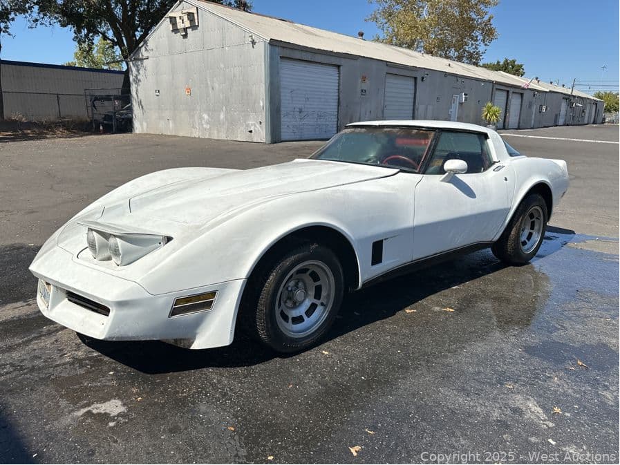 1970s-1980s-era-chevrolet-corvette-convertible-612754
